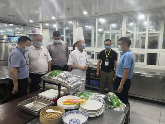 陳懷乾督查兩會期間餐飲服務(wù)食品安全保障工作